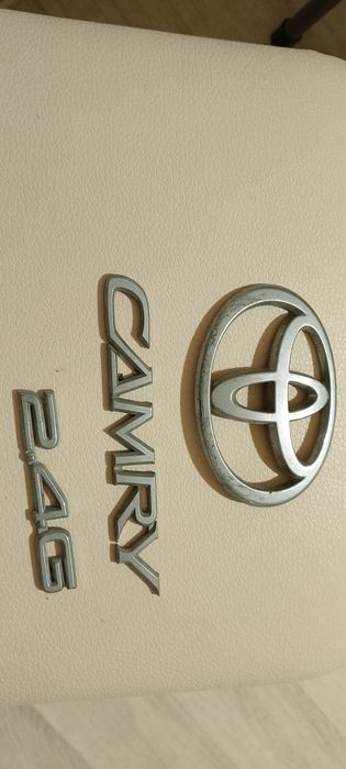 Логотип тойота камри