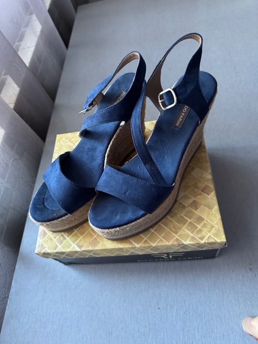 Сандали на платформа 38