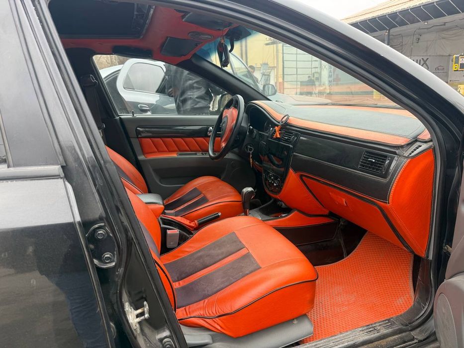 Yaxshi sostayaniyada Lasetti Jentra