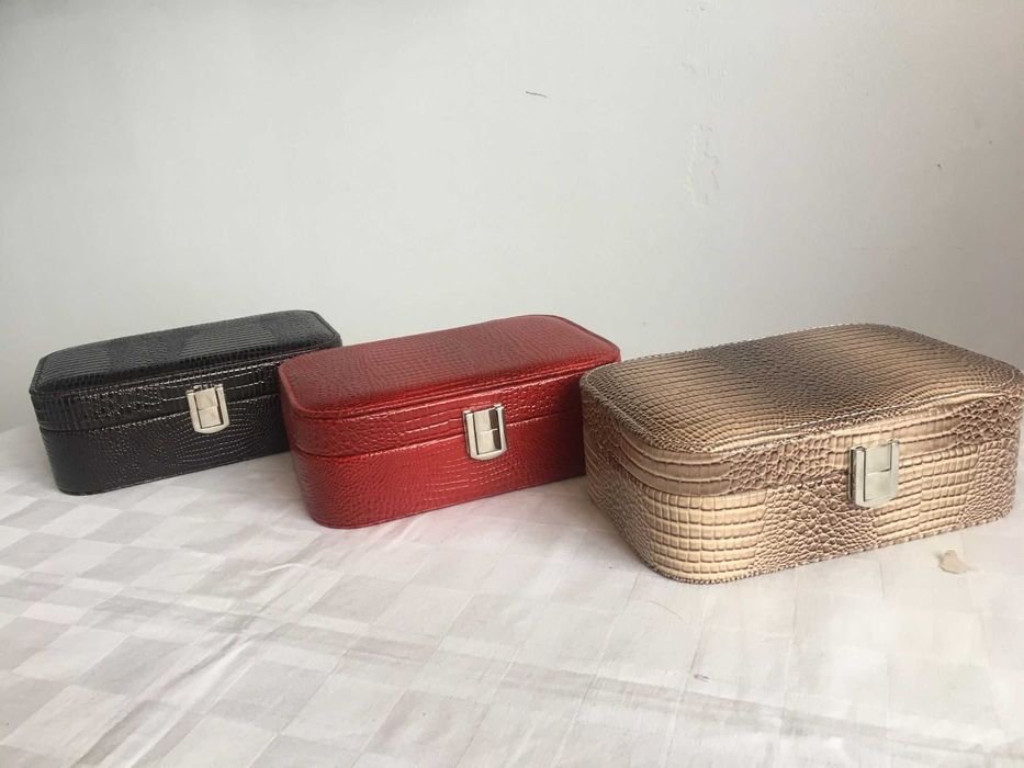 Cutie Bijuterii și Ceasuri Piele – cadou ideal. SIGILAT!