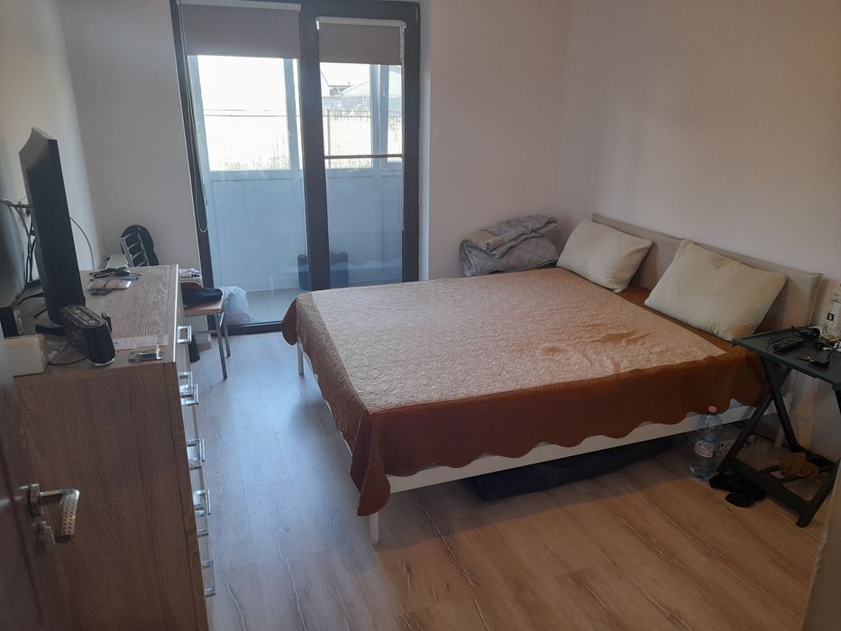 Apartament 2 camere la curte de vînzare