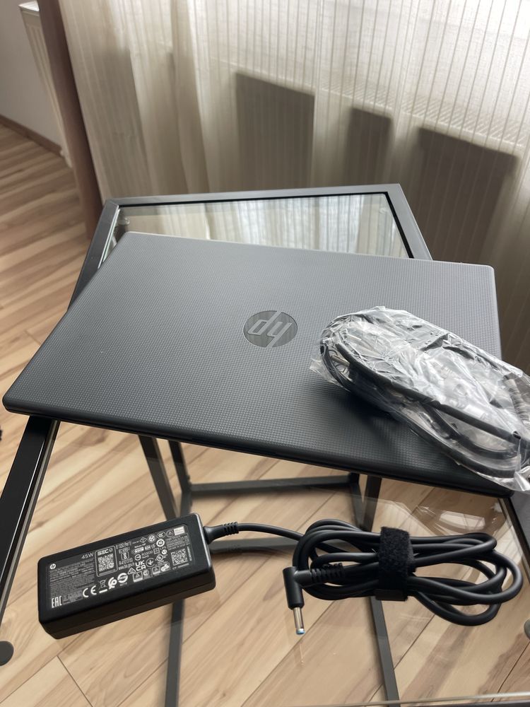 Laptop HP 15-fc0030nq
