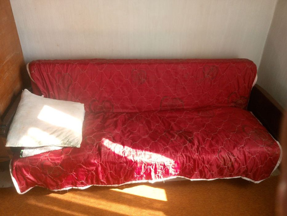 Divanlar sotiladi xolati yaxshi . Rossiyiskiy