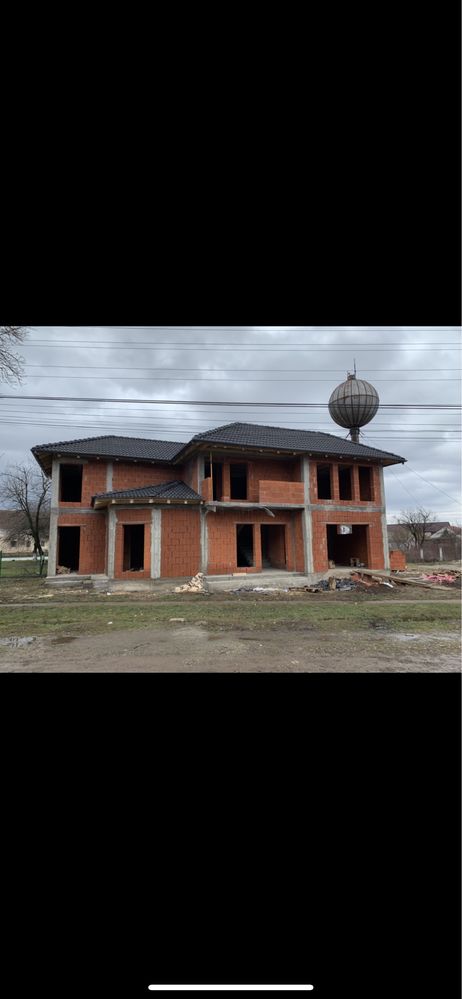 CASA IN ROSU ( livada de bihor ) sau spatiu comercial! APA GEOTERMALA,