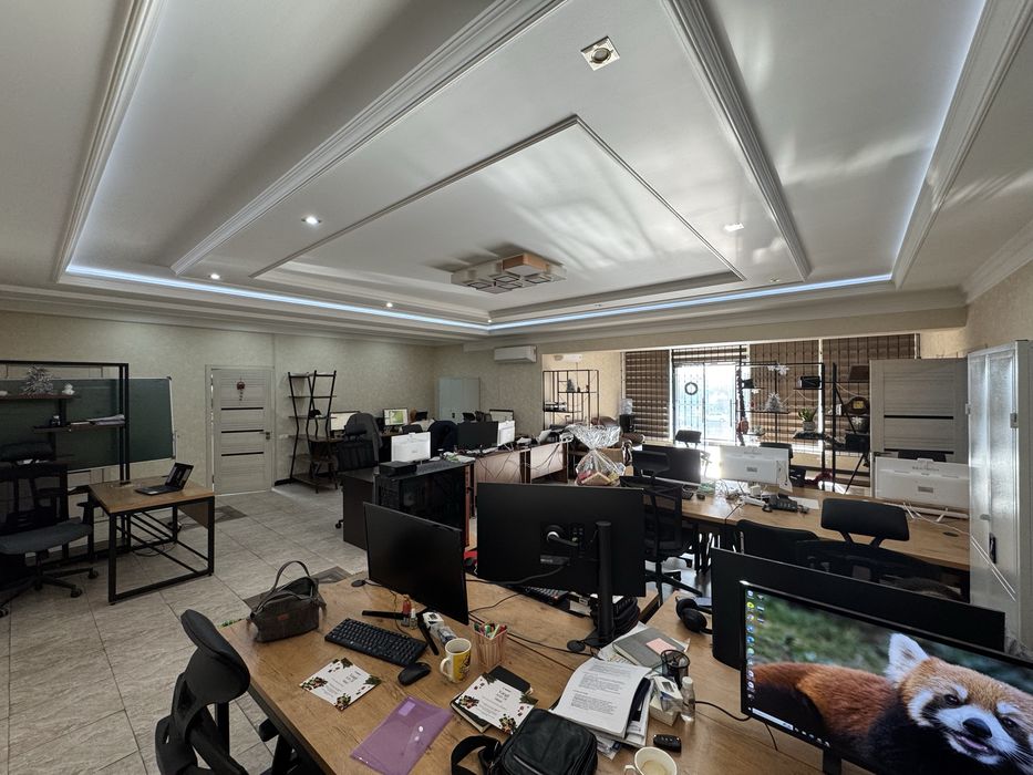 Ofis sotiladi. Parketskiy
