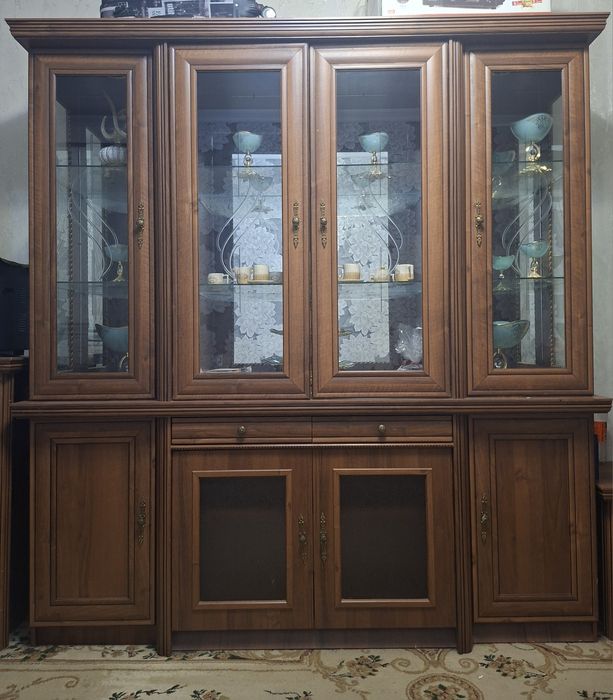 Zal uchun stenka – ishlatilgan, yaxshi holatda