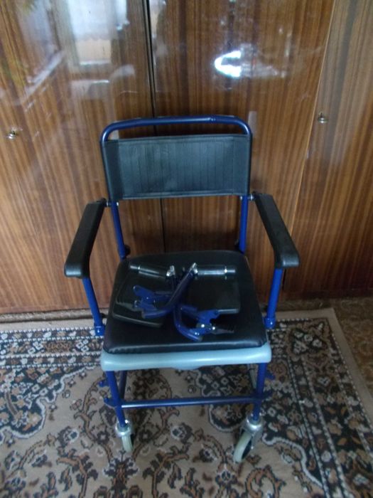 Комбиниран стол за баня и тоалетна БЛУ