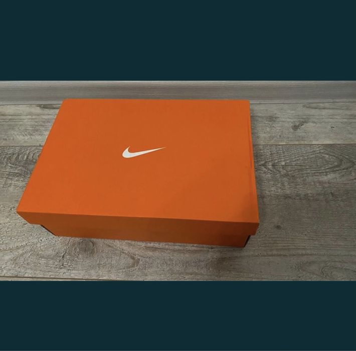 Adidasi Nike noi la cutie