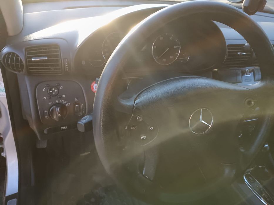 Vând Mercedes C220
