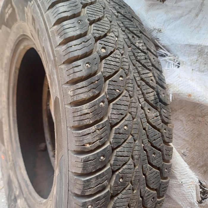 Зимняя шипованная резина 225/75/16