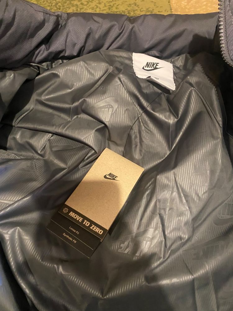 Чисто ново яке Nike.