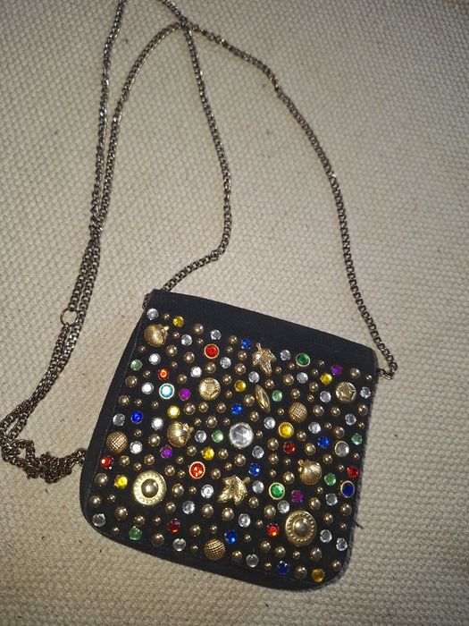 Малка велурена дамска чанта с камъни