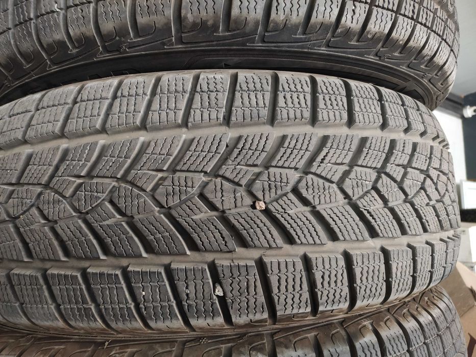 4бр Като нови зимни гуми 215 60 17 - Goodyear - DOT 2023