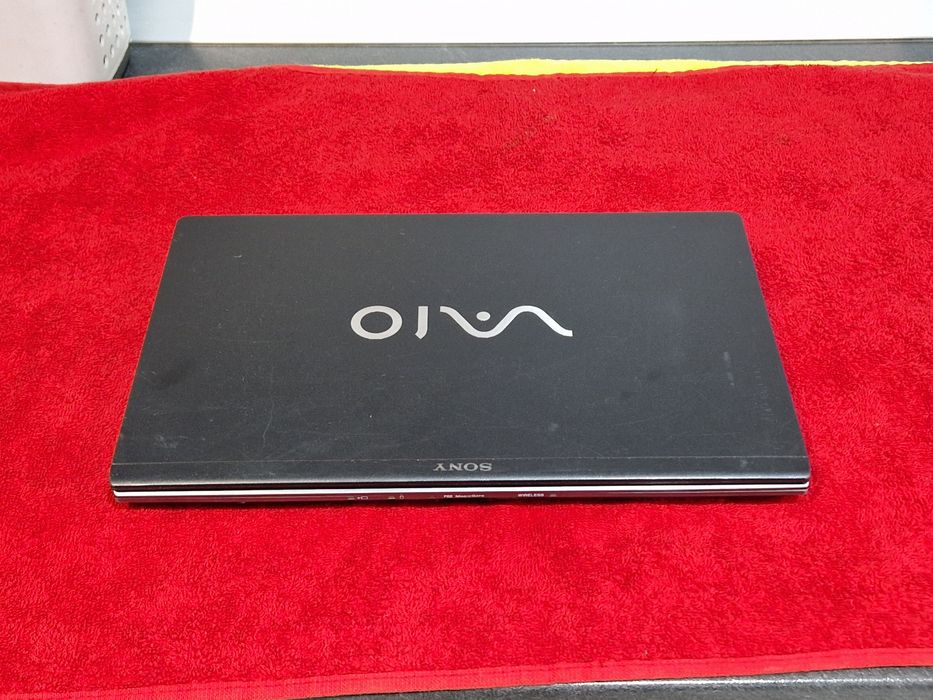 Laptop Sony PCG 6X2M cu două pete pe display