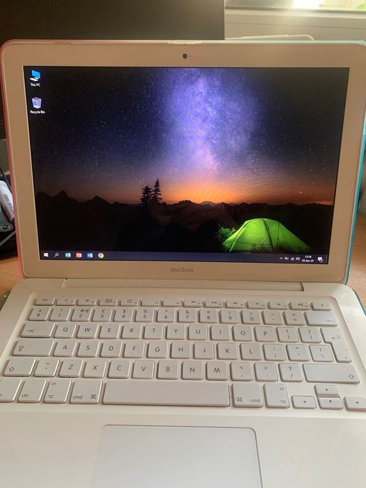 Laptop Macbook alb A1342 functional