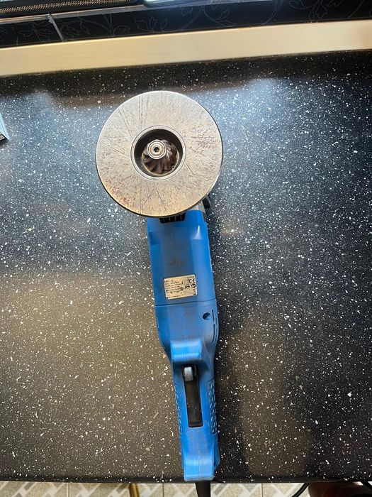 Masini 2 de taiat debitat sanfrenat eba12 si eni06