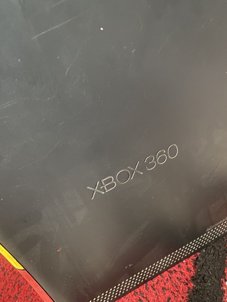 Xbox 360  cu maneta si cabluri