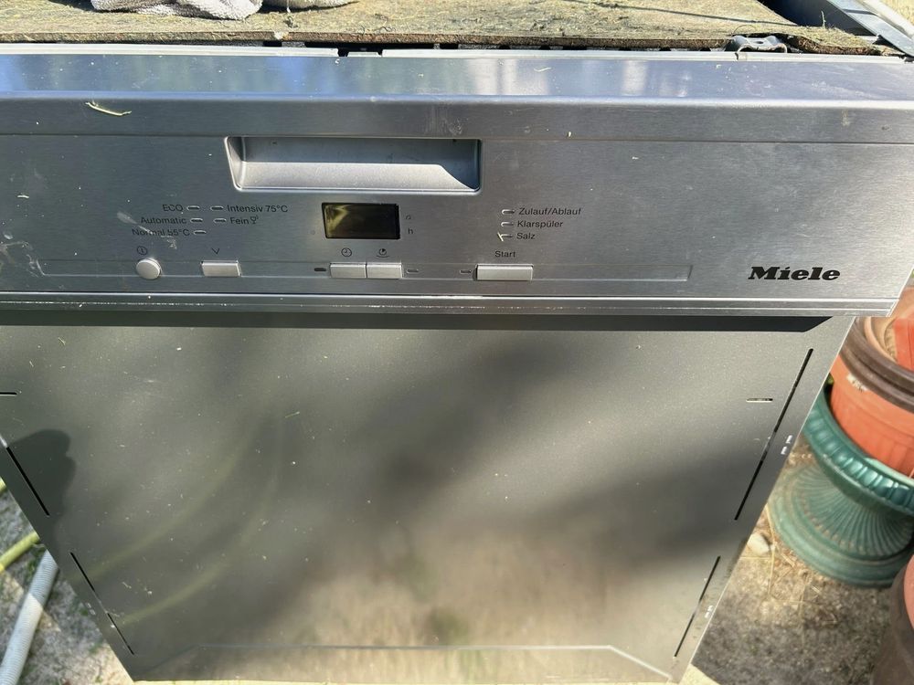 Продавам съдомиялна MIELE