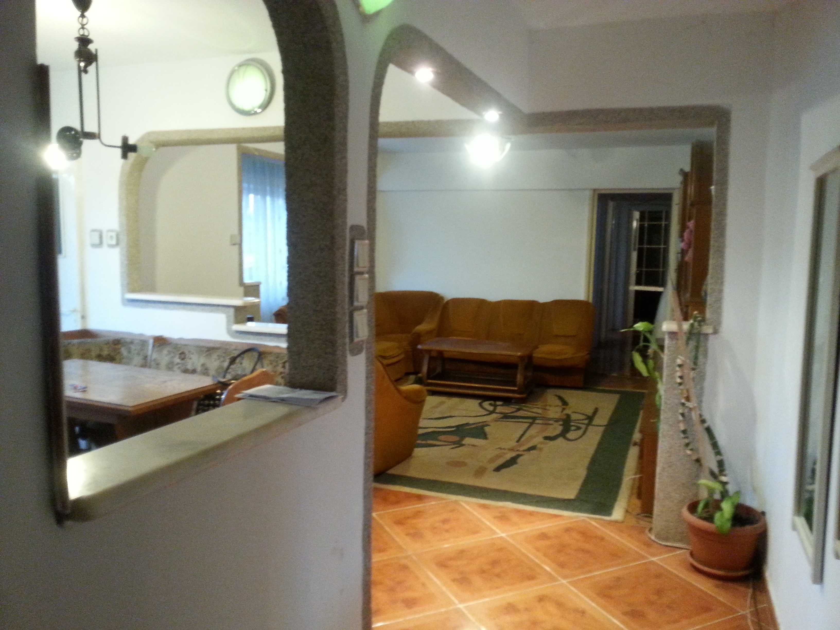 Închiriez apartament 3 camere,Satu Mare,Bulevardul Traian,etaj IV.