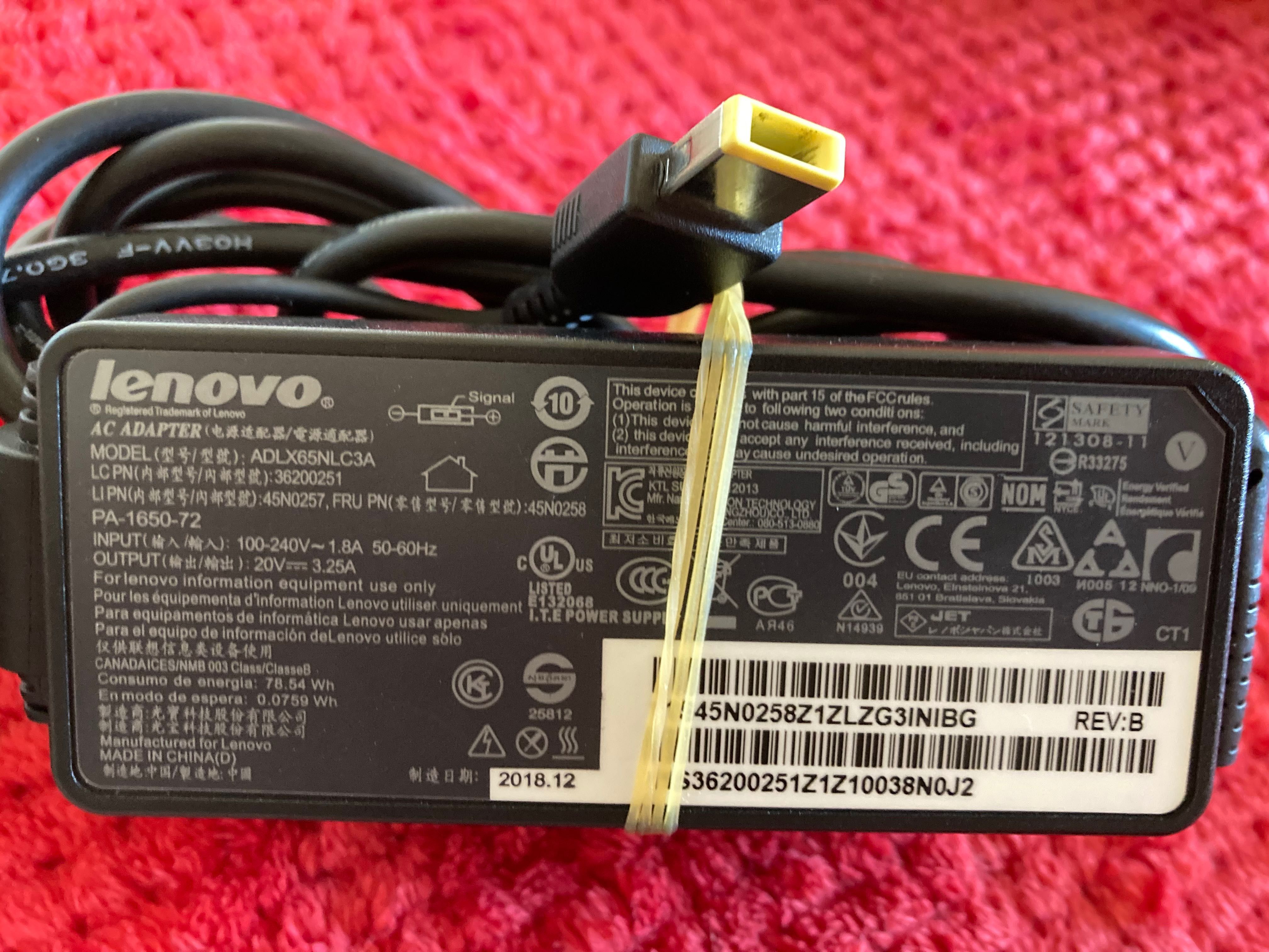 Alimentator Lenovo 20V cu mufa dreptunghiulara si pin pe mijloc