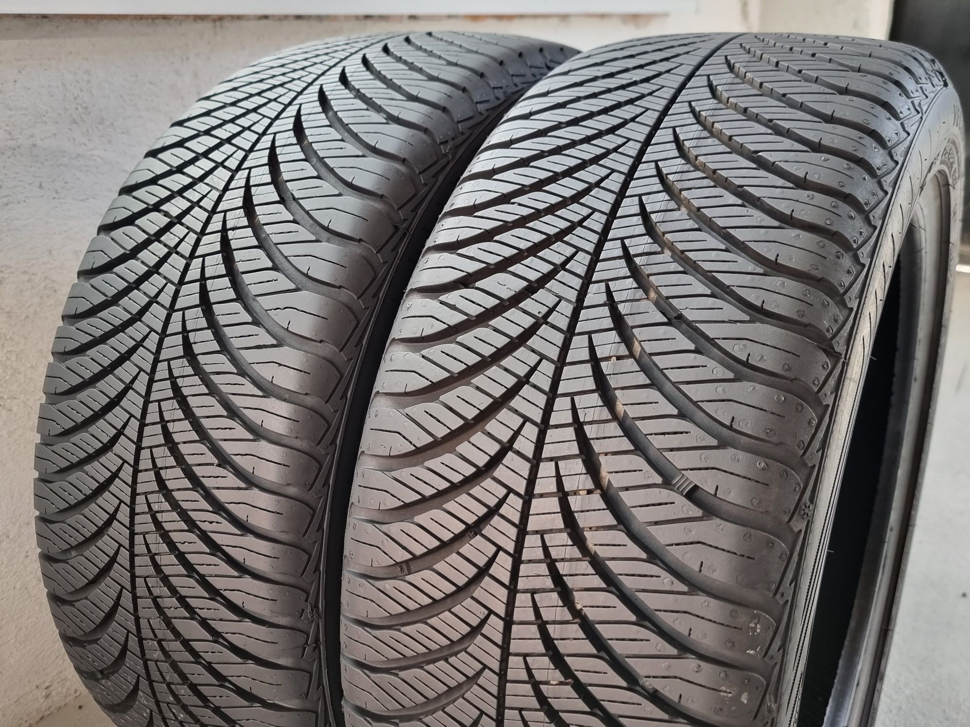 215/45/16 Goodyear 2Броя: 240лв 8.4мм