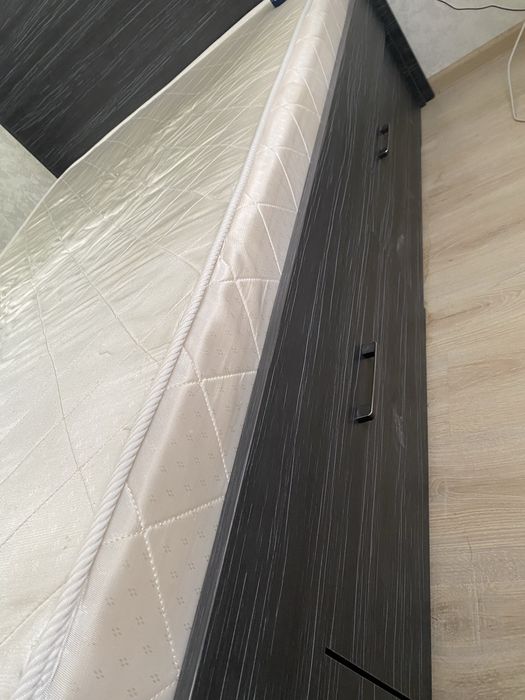 Кровать для комфортного сна в спальню