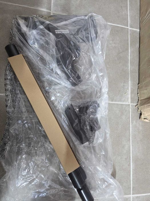 Aspirator fara sac Karcher VC 3, 700 W, recipient 0.9 l