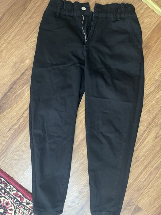 Черные штаны, деловой стиль. На резинке