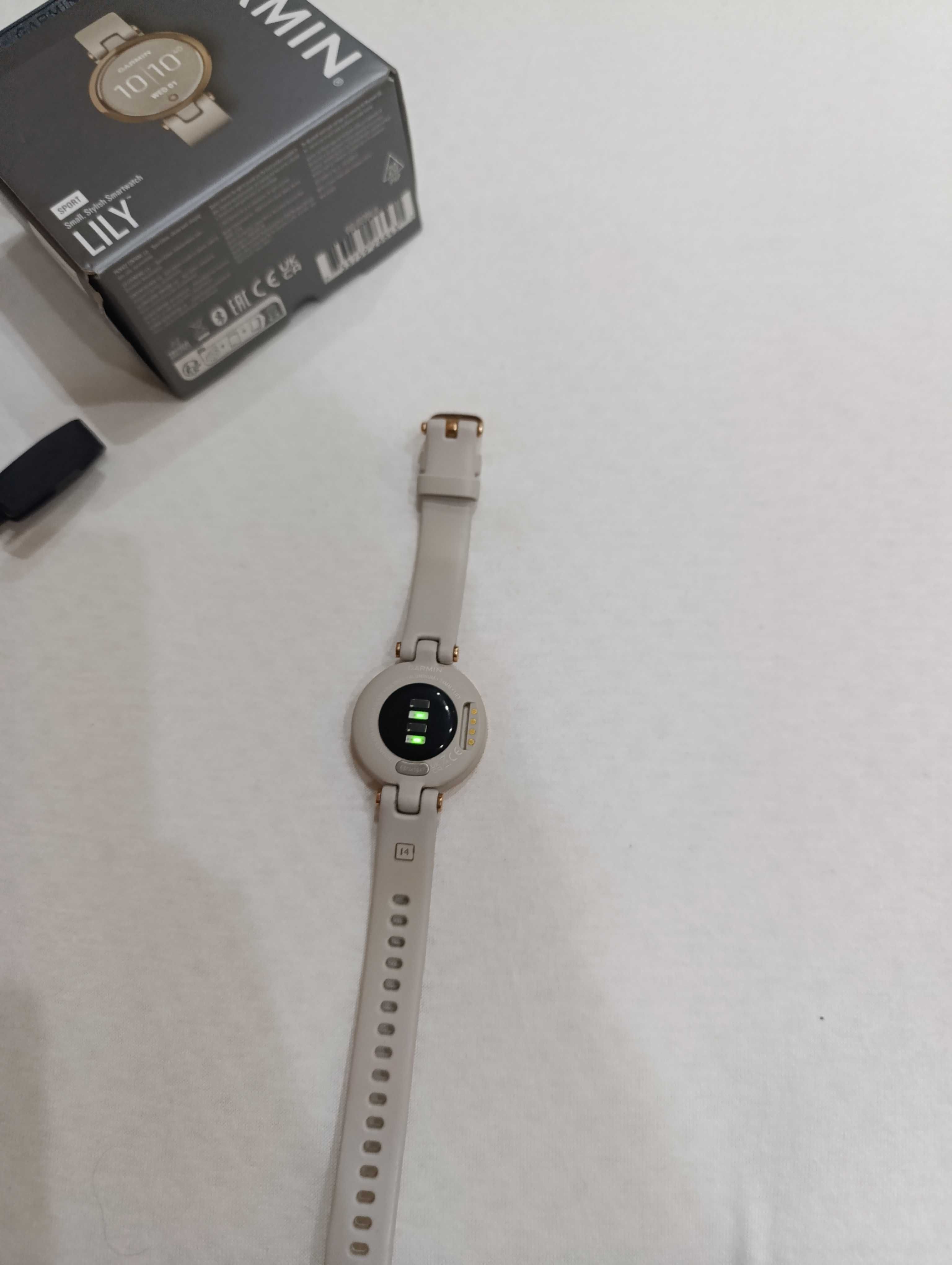 Часовник Smartwatch Garmin LILY, Rose Gold /Light Sand