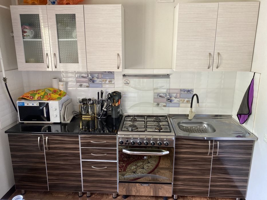 Кухонный гарнитур сатылады.