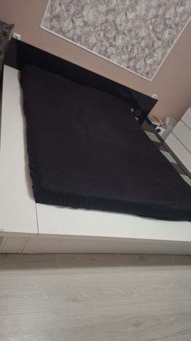 Продавам спалня с матрак