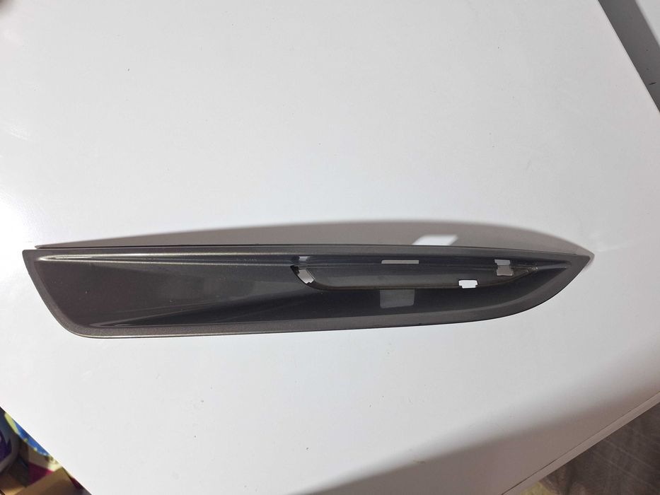 Лайсна под фар (лява) за предна броня Ford Kuga Mk1 - ОЕ 8V41 15A282AW