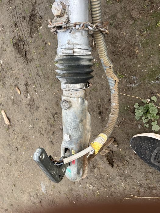 Remorca romaneasca cu arcuri si sistem de franare