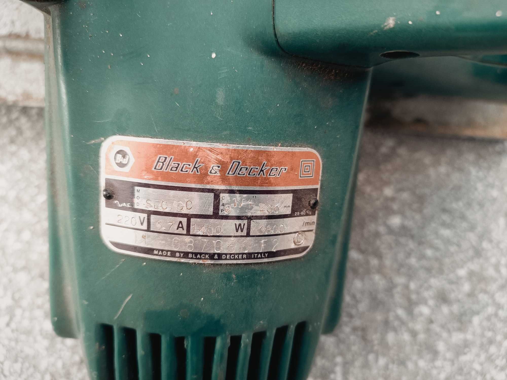Голям ръчен циркуляр Black & Decker