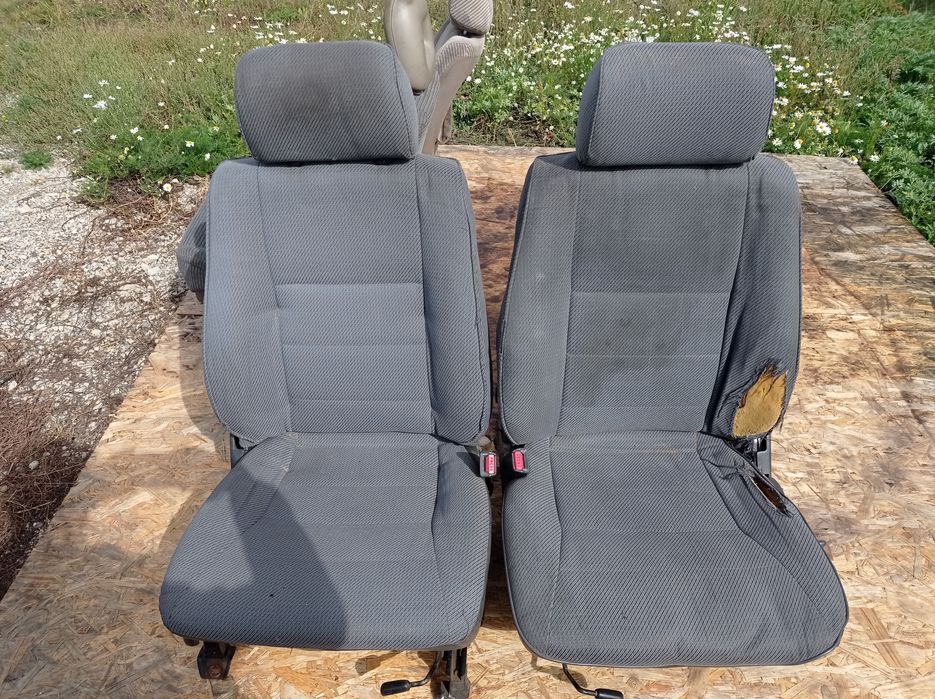 Авто кресла 3 шт, диван 2 шт