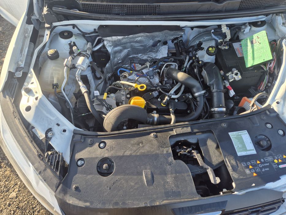 Dacia sandero lovit avariat