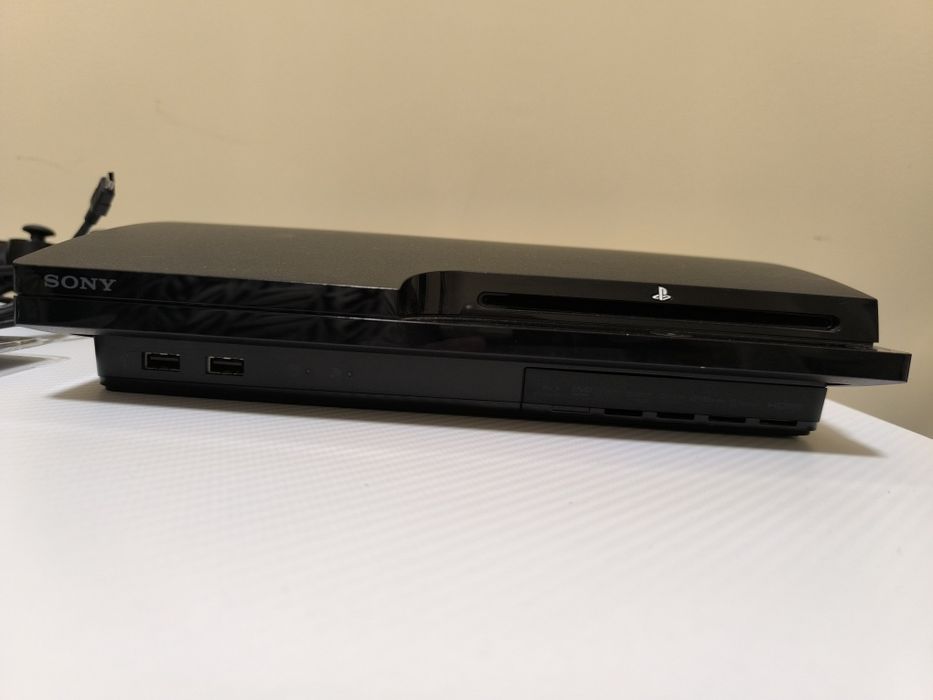 PlayStation 3 Slim 120GB / Два контролера / 6 Игри