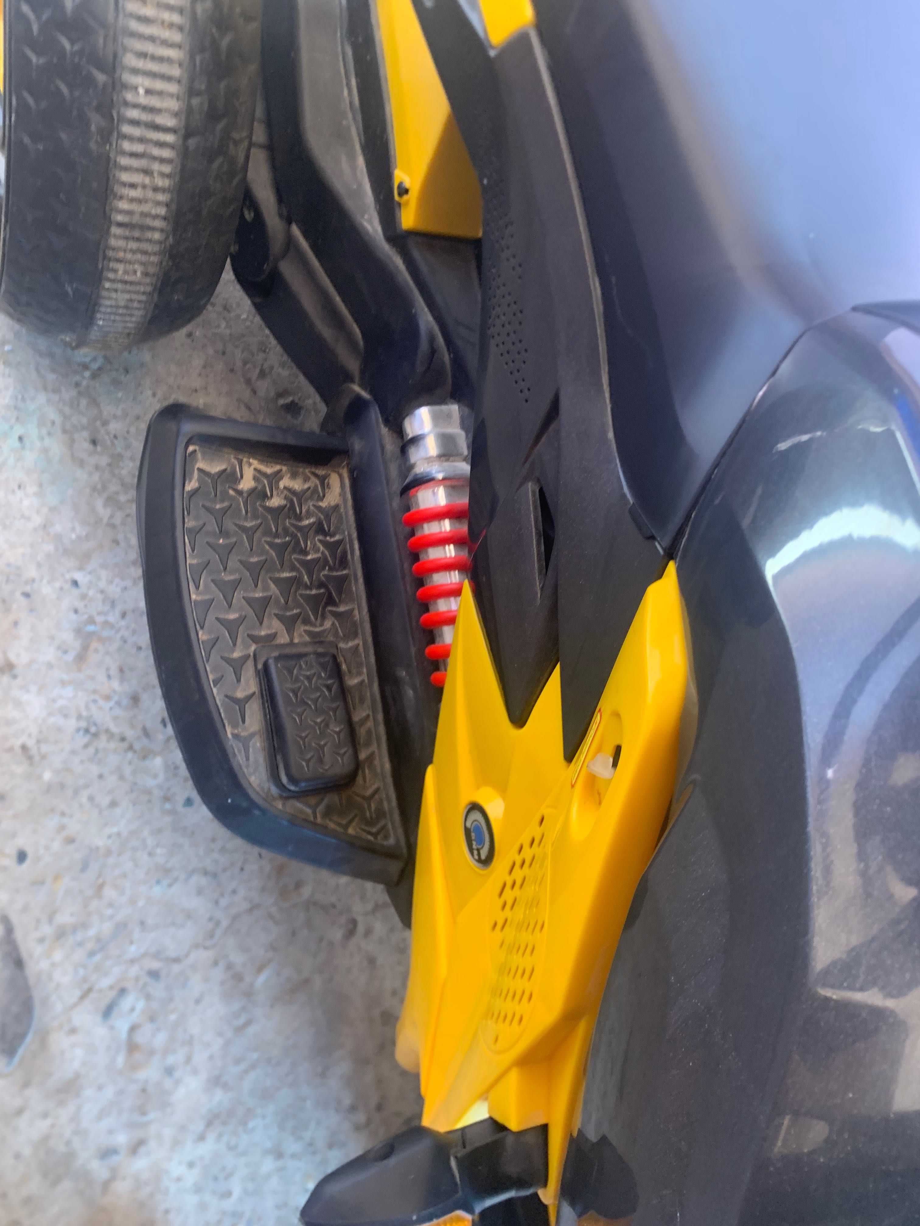 Vând motocicletă de copii electrică