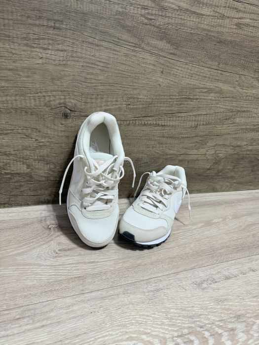 Nike Sportwear Venture Runner Femei New 36