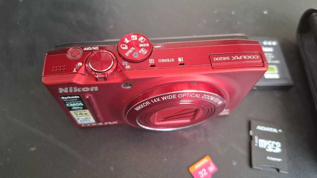 Компактен фотоапарат Nikon Coolpix S8200 14x широк оптичен зум отличен