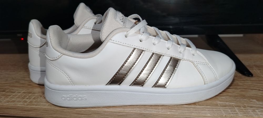Adidas mărimea 37