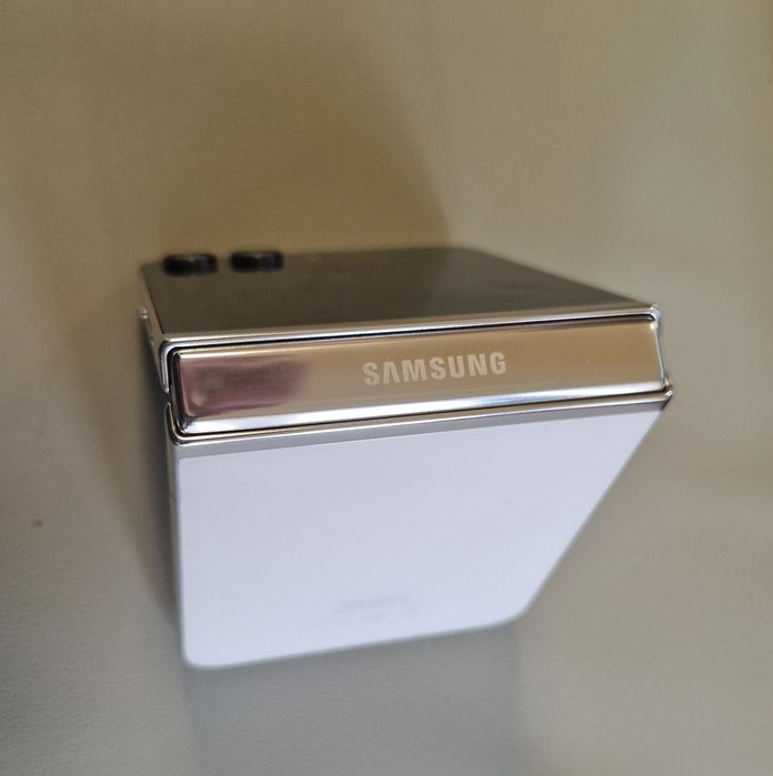 Смартфон Samsung SM-F731B Galaxy Z Flip 5, 6.7", 512 GB, 8GB RAM, Dual