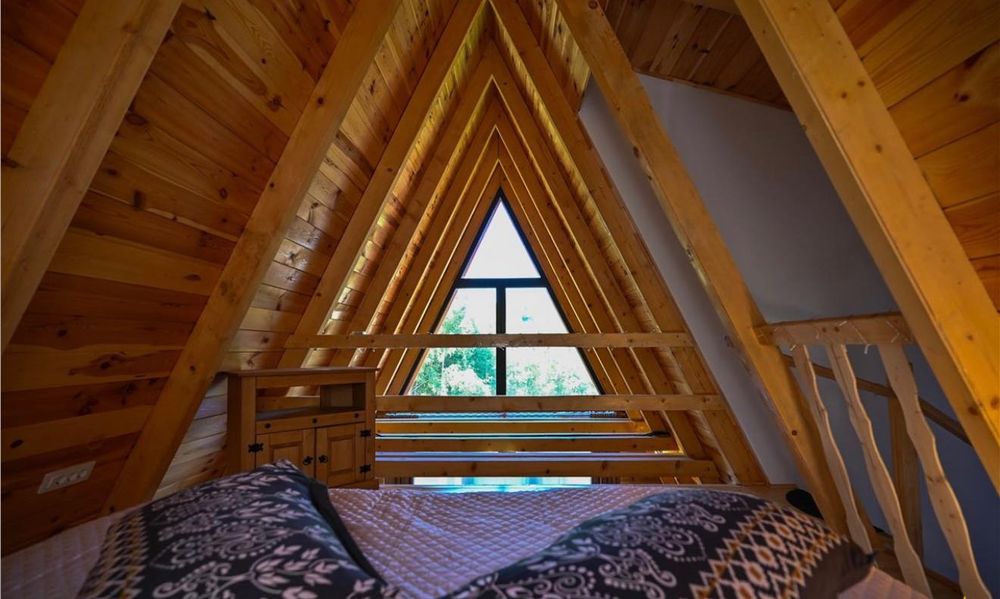 Ansamblu Case mobilate, echipate, 5.700mp teren, INVESTITIE, Brasov