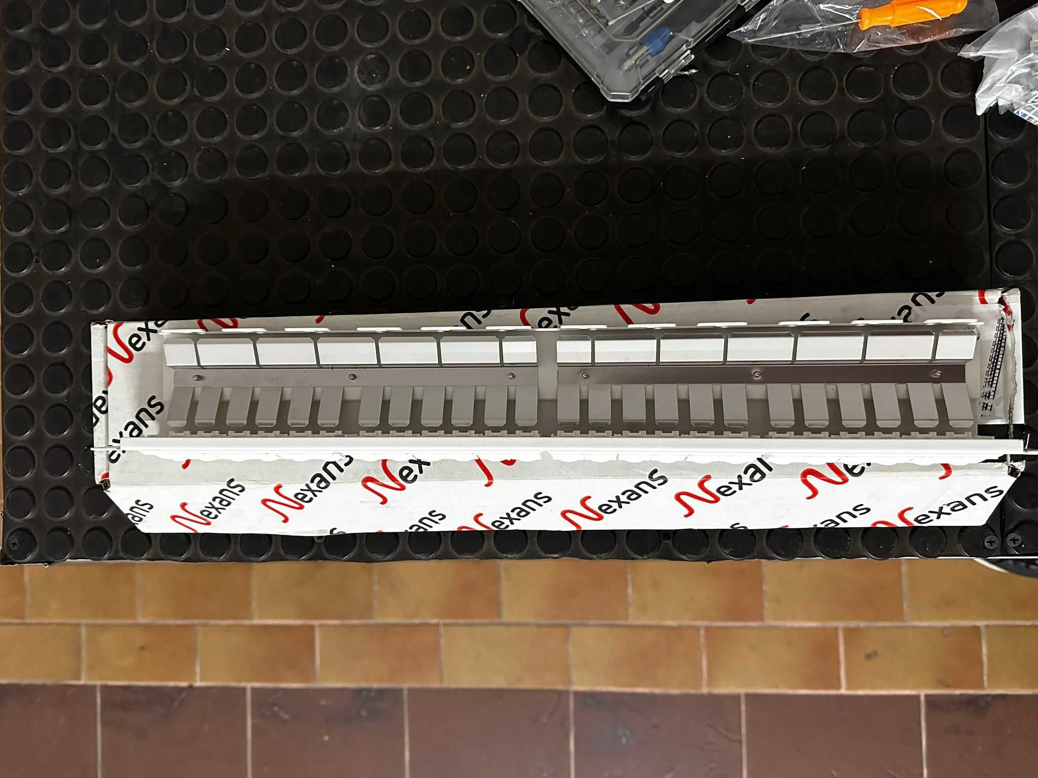 Patch Panel + organizator + Prize Nexans/R&M, Connectori Nexans/R&M