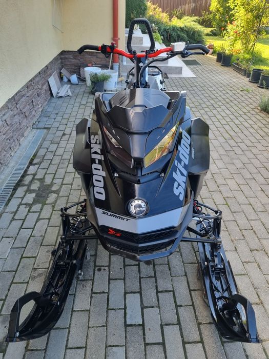 Vănd snowmobil ski doo summit 850