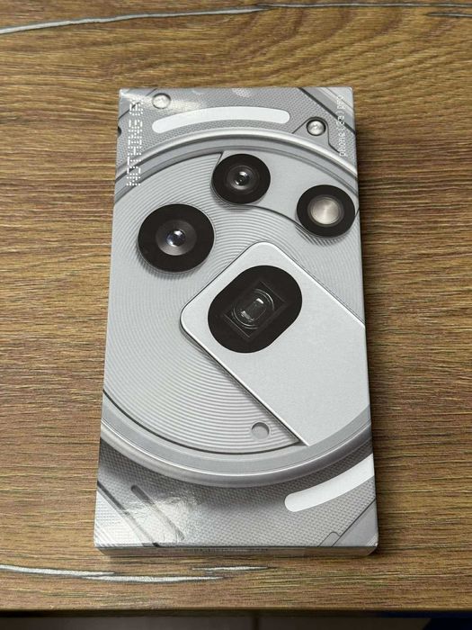 Продавам Nothing Phone 3a Pro 256gb