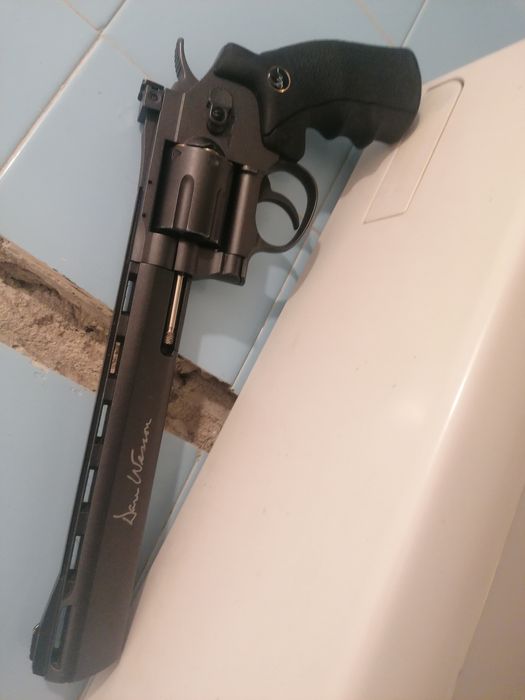 Dan and wesson airsoft co2 revolver