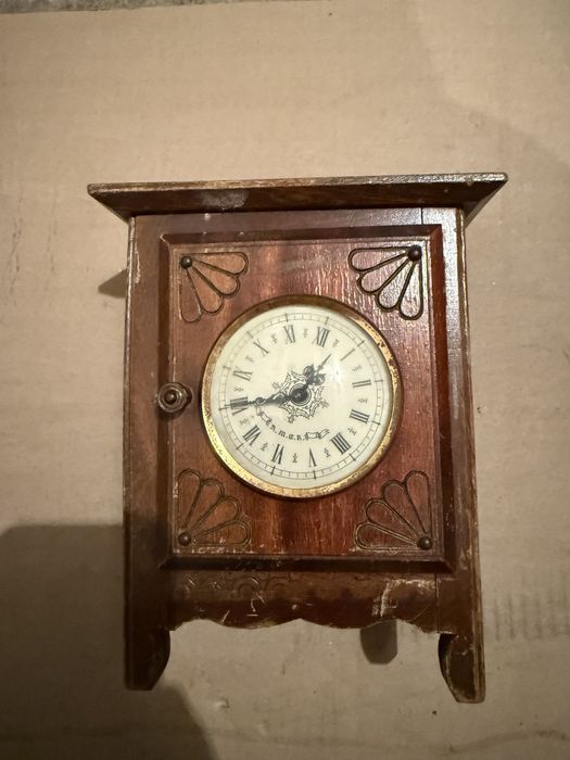 Продавам ръчен часовник