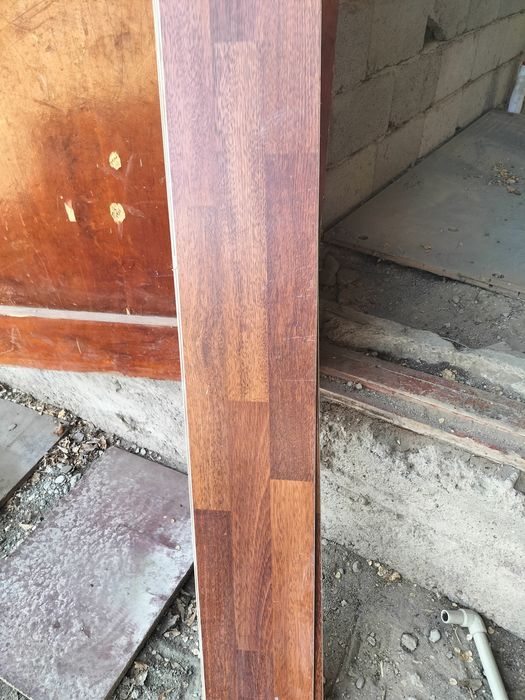 Продам ламинат срочно