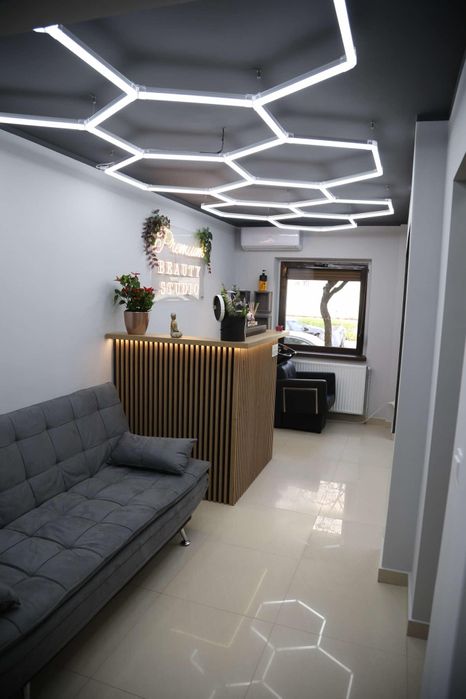 Salon de înfrumusețare închiriază posturi